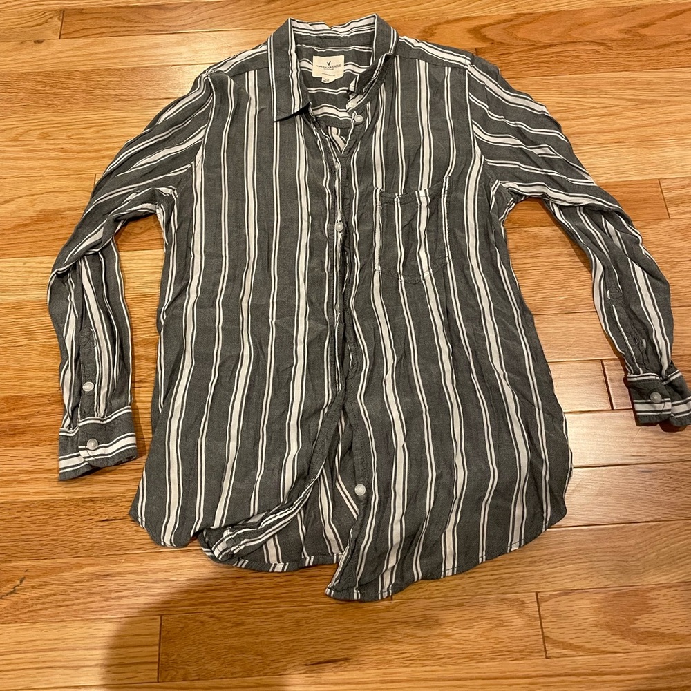 American Eagle button down